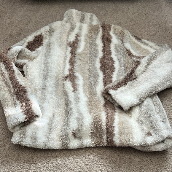 “Polished & Poised- Faux Fur Coat size small” - Picture 5 of 7